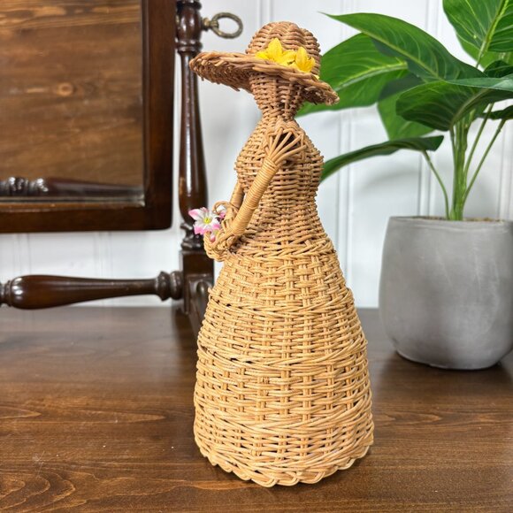 Vintage Wicker Lady Figurine Woven Basket Doll with Hat and Flowers Boho Decor - Picture 3 of 14